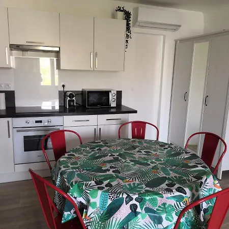 Spacieux Vieil Climatise 5 Minutes Plages Apartman